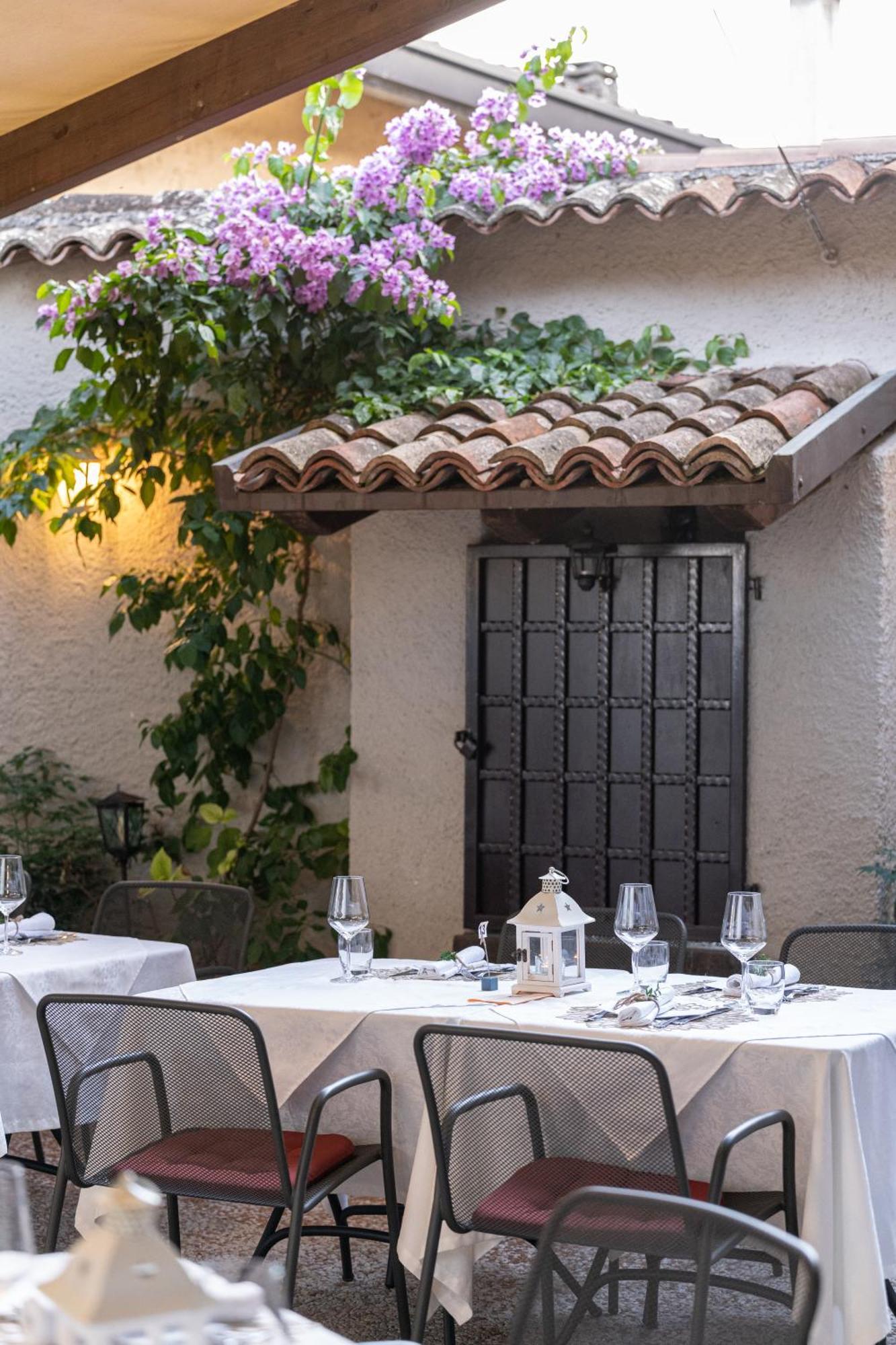Borgo Dei Poeti Romantik Hotel Manerba del Garda Exterior photo