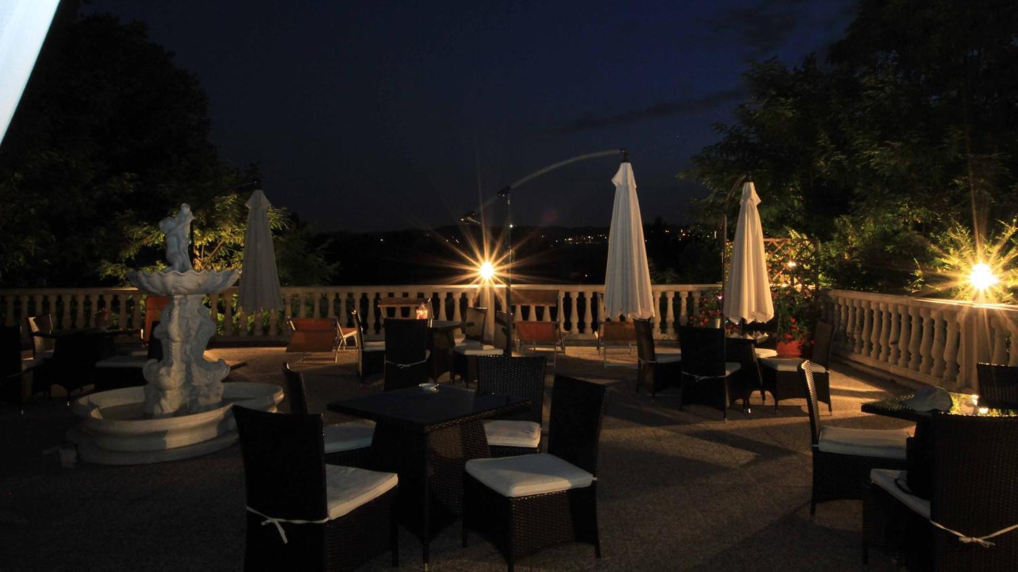 Borgo Dei Poeti Romantik Hotel Manerba del Garda Exterior photo