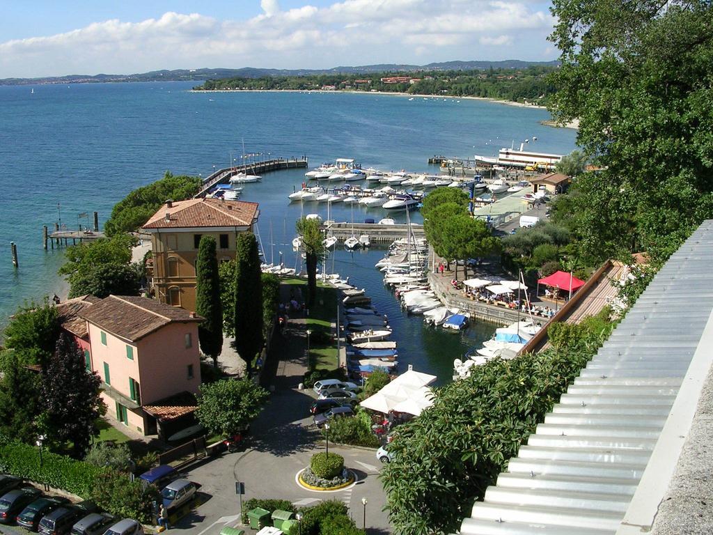 Borgo Dei Poeti Romantik Hotel Manerba del Garda Exterior photo