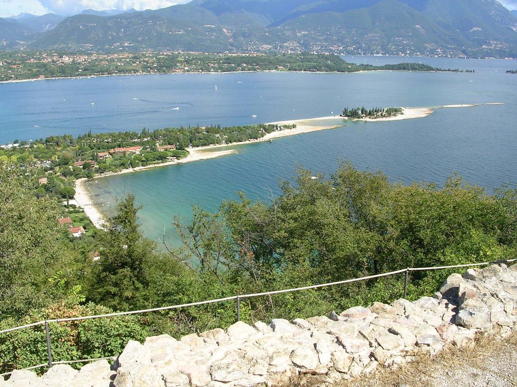 Borgo Dei Poeti Romantik Hotel Manerba del Garda Exterior photo